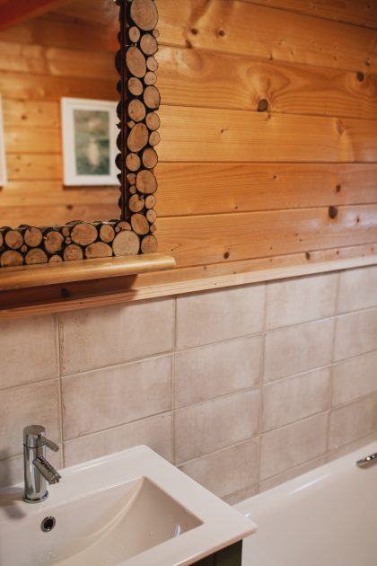 Tapnell Farm Toms Eco Lodge Wood Cabin mirror