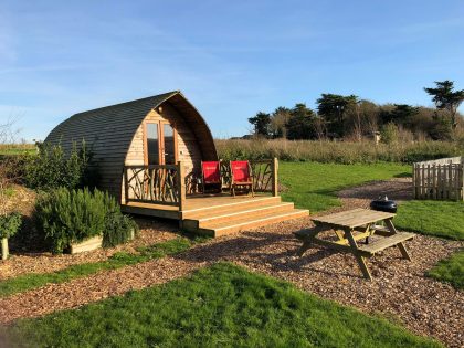 Toms Eco Lodge Eco Pod exterior w bbq