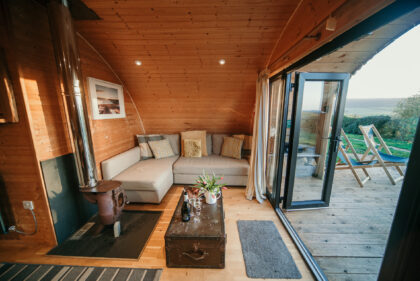 Toms Eco Lodge Modulog lounge w wood burner