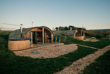 Toms Eco Lodge Tapnell Farrm Modulogs outside